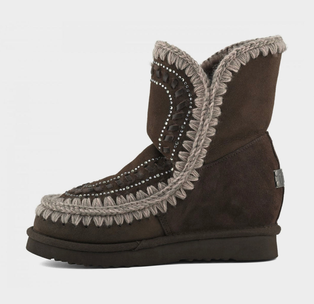 Brown Boots Mou