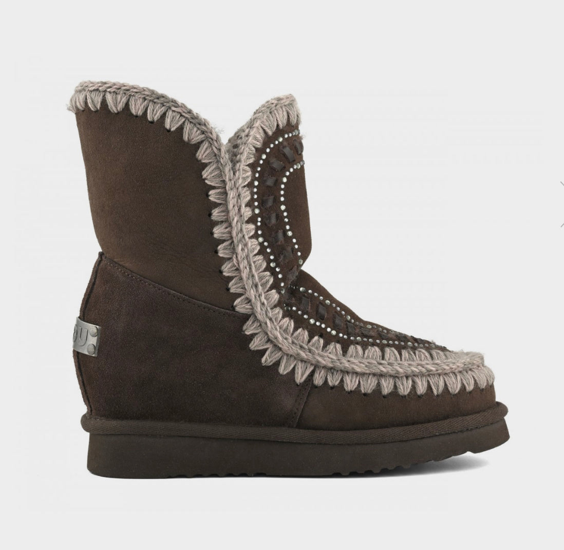 Brown Boots Mou