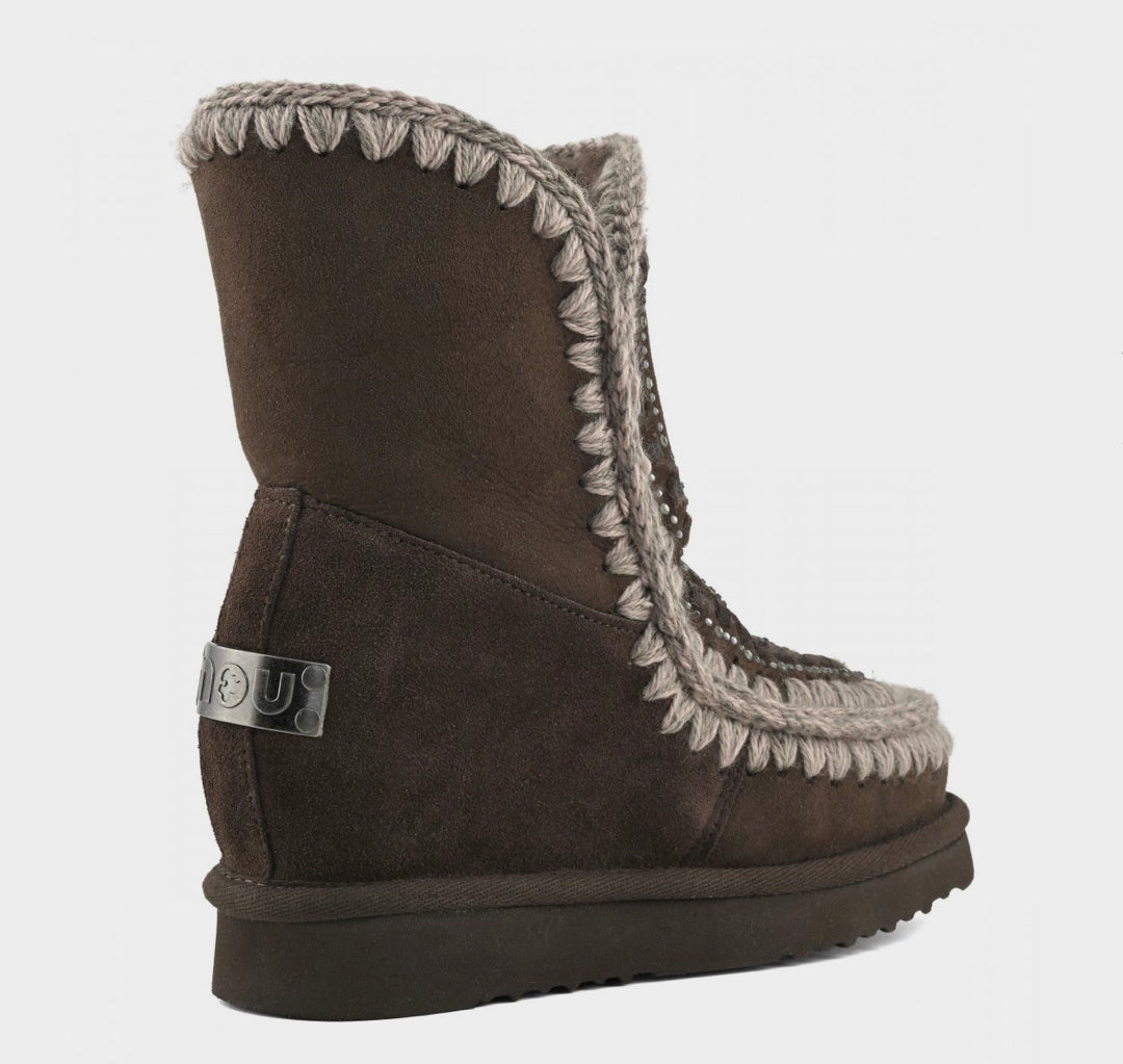 Brown Boots Mou